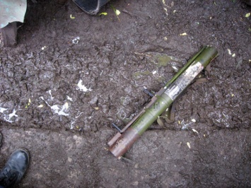 На Донетчине трагически погиб 72-летний пенсионер: мужчина решил разобрать найденный в лесу гранатомет