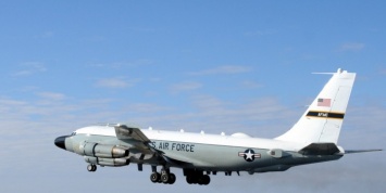 Американский самолет-разведчик RC-135 в восьмой раз за две недели замечен у границ России