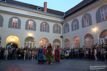 Ночью загадочный Ужгородский замок посетило множество горожан и гостей города: как это было (ФОТО, ВИДЕО)