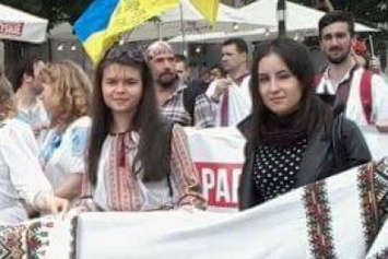 Как украинка из Днепра отметила День вышиванки в Варшаве (ФОТО)