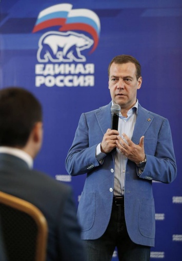 "Единоросы" в Севастополе пожаловались Медведеву на нечестных участников праймериз