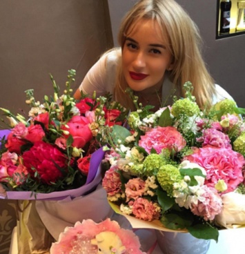 Елена Бушина отметила два года дочери в розовом цвете