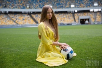 Перед ЕВРО-2016 жены футболистов сборной Украины поддержали мужей фотосессией