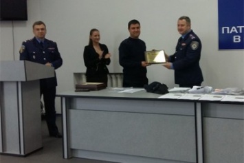 Шеф полиции области вручил благодарности патрульным полицейским Кировограда за работу на майские праздники