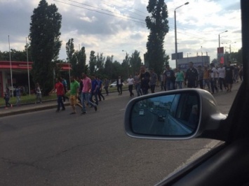 Представители вьетнамской диаспоры в Одессе устроили митинг под стенами ОГА