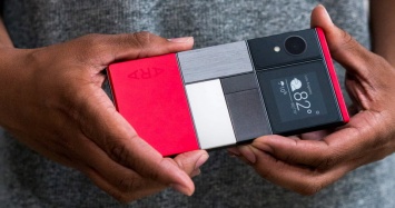 В 2017 году «Google» начинает продажу модульных смартфонов «Project Ara»