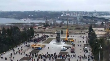 В Запорожской обл. в рамках декоммунизации демонтировали более 200 памятников и переименовали более 2 тыс. улиц