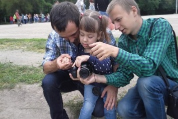«Я фотограф»: В Симферополе профессиональные фотографы учили особенных деток создавать шедевры (ФОТО)