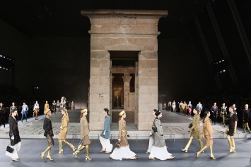 Мифы Древнего Египта: показ Chanel M?tiers d'Art в Метрополитен-музее