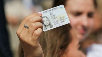 Биометрика оказалась ловушкой: украинцев выставляют за дверь, проблемы огромные, ID-карты стали источником головной боли