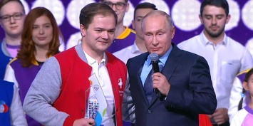 Путин наградил Добровольца России - 2018