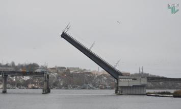 В Николаеве разводили все три моста
