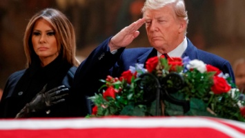 Впервые за 45 лет действующий президент США не выступит на похоронах одного из предыдущих президентов