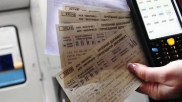 Скандал в "Укрзализныце": пассажиров оставили без оплаченных билетов и денег