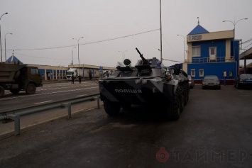 На выездах из Одессы разместили бронетехнику и автоматчиков