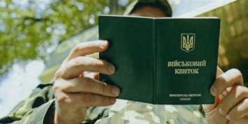 Люди в форме проверяют военные билеты киевлян: "отлавливают" прямо у станций метро