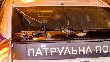 В Днепре полиция задержала мужчину с оружием и гранатой в машине