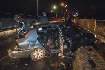 Вдребезги: пьяный водитель устроил жуткое ДТП в Киеве, фото