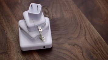 Apple начала продажи 18-ваттного ЗУ и прозрачного чехла для iPhone XR