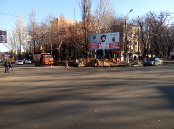 В Малиновском районе Одессы ремонтируют тротуары. Фото