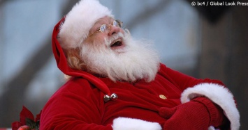 Учитель сказал 6-летним детям:?Санта-Клауса не существует, подарки покупают родители?
