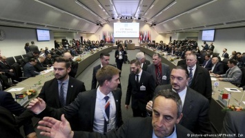 Страны ОПЕК не смогли договориться о сокращении добычи нефти