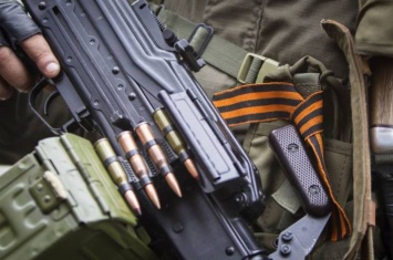 "Угрожали перевернуть весь дом": В сети сообщили о большом "шмоне" в Донецке