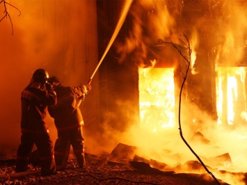 На Одесчине пожарные ликвидировал возгорание дома и спасли женщину (фото)