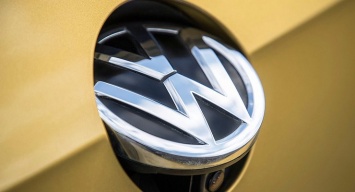 Названы сроки появления новых Volkswagen Golf и Passat