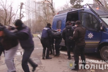 Нападение на госисполнителей: в Одессе избили сотрудников службы