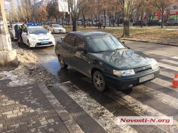 В центре Николаева «ВАЗ», двигаясь задним ходом сбил пешехода на переходе
