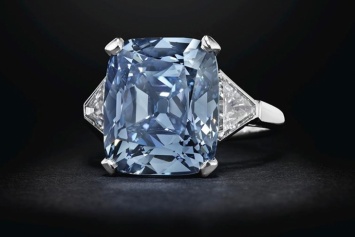 Голубой бриллиант продали на аукционе в Нью-Йорке за $18,3 млн