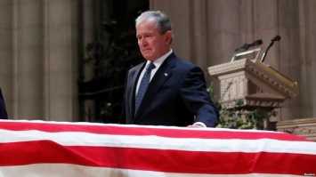 Джорджа Буша-старшего похоронили в Техасе рядом с покойными женой и дочерью