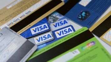 ЦБ выясняет у банков Крыма возможность работы с картами Visa и MasterCard