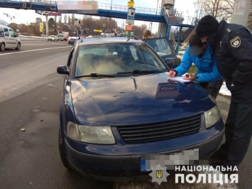 Полиция задержала грабителей, отобравших у водителя 300 тыс. гривен в пробке на проспекте Лобановского в Киеве
