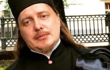 Российский священник публиковал фото в элитной одежде Gucci и Louis Vuitton
