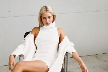 Леся Кафельникова повторила образ Шэрон Стоун из "Основного инстинкта" в лукбуке модного бренда