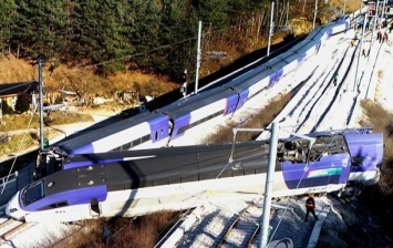 В Южной Корее произошла масштабная авария поезда
