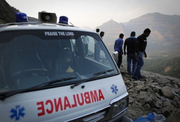 В Индии автобус с пассажирами рухнул в пропасть, есть жертвы