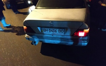 В Одессе иномарка врезался в забор и сбил трех пешеходов (ФОТО)