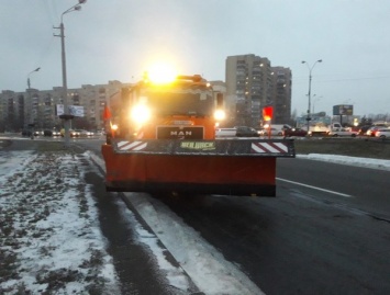 Спецтехника "Киевавтодора" расположена на исходных позициях в связи с прогнозируемым снегом