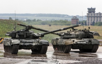 РФ стянула к украинской границе сотни танков и артиллерию: подробности и фото "орды"