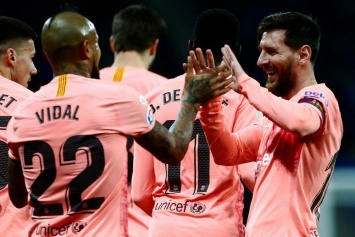 "Барселона" в элегантной розовой форме уничтожила "Эспаньол" в барселонском дерби (обновлено)
