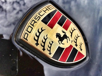 Porsche отзывает в США машины из-за проблем с креплениями для лыж