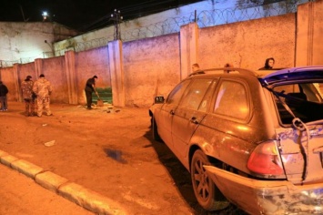 Автоледи на машине с еврономерами протаранила стену тюрьмы в Одессе