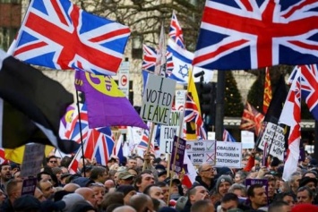 Британская партия вывела на улицы тысячи человек (видео)