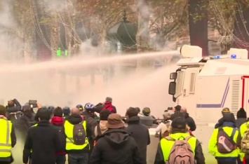 Франция исследует причастности России к организации протестов "желтых жилетов"