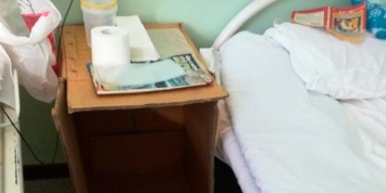 В волгоградской больнице установили коробки вместо тумбочек