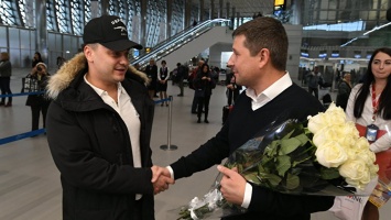 Юбилейным пассажиром аэропорта "Симферополь" стал гость из северной столицы