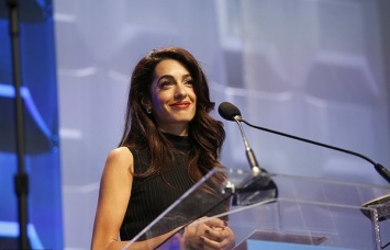 Амаль Клуни рассказала, как стала жертвой сексуального домогательства